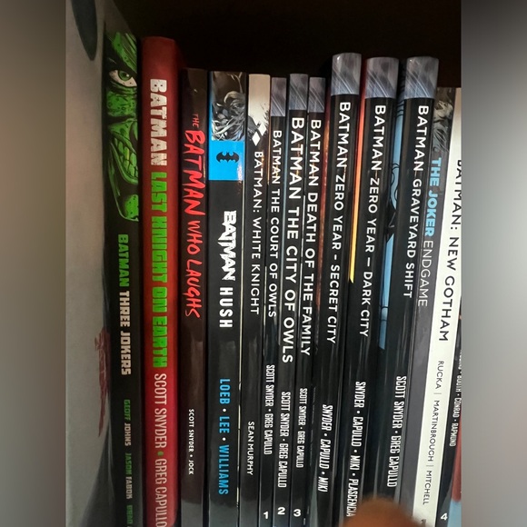 Marvel and DC Graphic Novel Collection - Picture 4 of 4